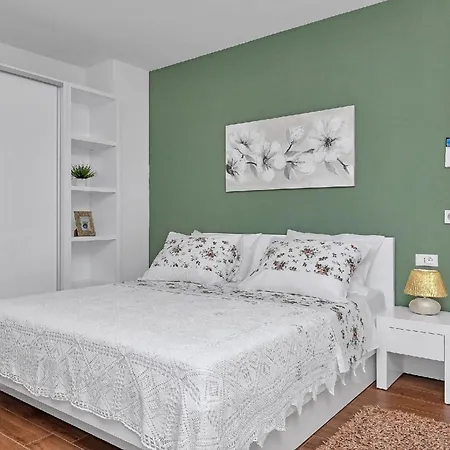 Mit Beheiztem Pool Und Fuenf Schlafzimmer Holiday home