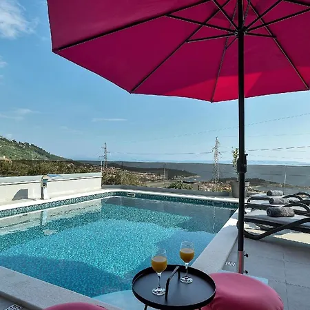 Mit Beheiztem Pool Und Fuenf Schlafzimmer Holiday home