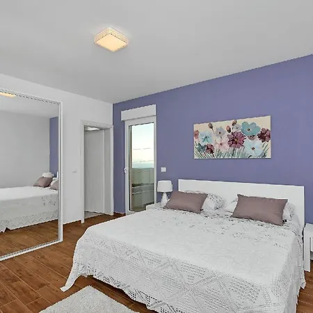 Mit Beheiztem Pool Und Fuenf Schlafzimmer Holiday home